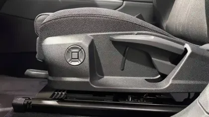 Photo 18 Audi Q3  TFSI 150 ch Hybride S tronic 7