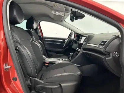 Photo 104 Renault Megane  IV Berline Blue dCi 115 EDC