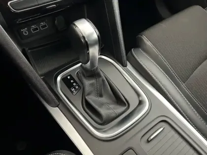 Photo 73 Renault Megane  IV Berline Blue dCi 115 EDC