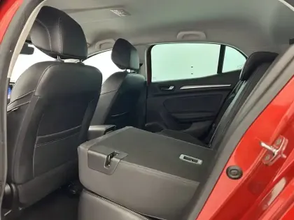 Photo 90 Renault Megane  IV Berline Blue dCi 115 EDC