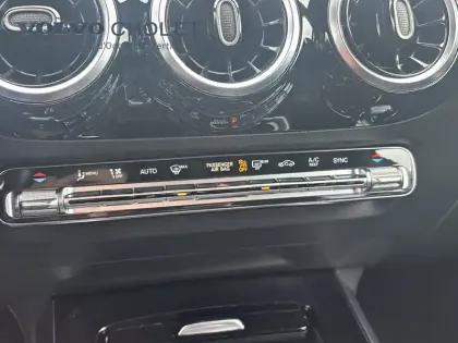 Photo 11 Mercedes GLA  200 d 8G-DCT