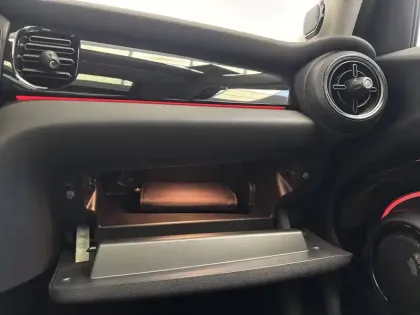 Photo 26 Mini Mini Hatch 5 Portes Cooper 136 ch DKG7