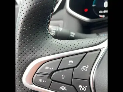 Photo 18 Renault Clio  E-Tech full hybrid 145