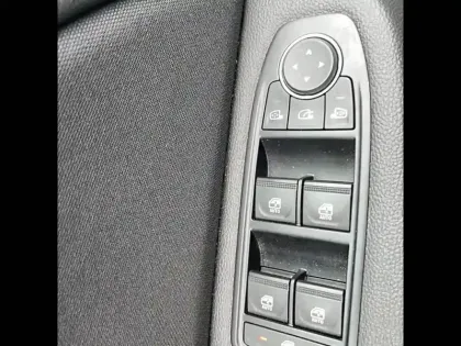 Photo 16 Renault Clio  E-Tech full hybrid 145