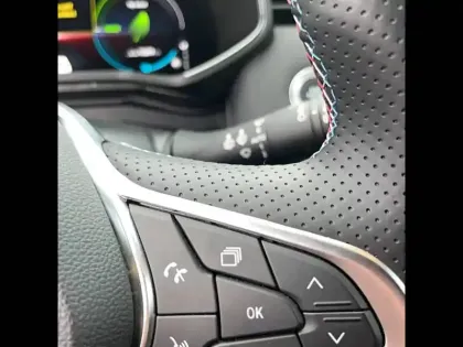 Photo 71 Renault Clio  E-Tech full hybrid 145