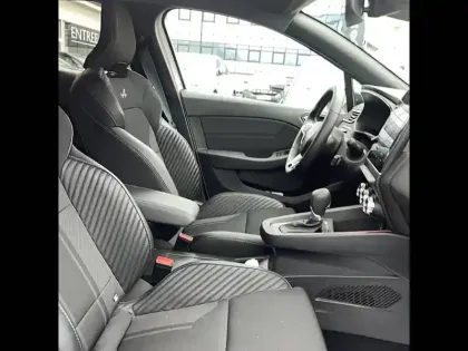 Photo 6 Renault Clio  E-Tech full hybrid 145