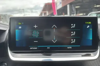 Photo 15 Peugeot 208  Electrique 50 kWh 136ch