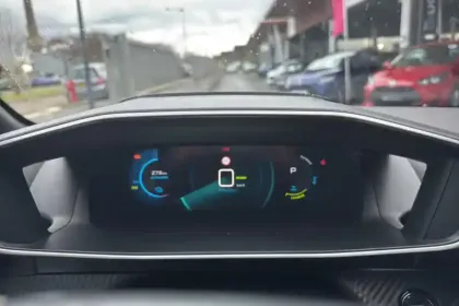 Photo 13 Peugeot 208  Electrique 50 kWh 136ch