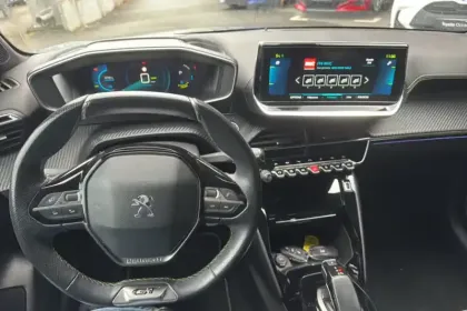 Photo 12 Peugeot 208  Electrique 50 kWh 136ch
