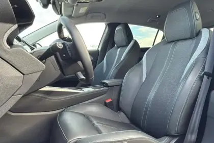 Photo 13 Peugeot 308  BlueHDi 130ch S&S EAT8