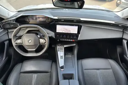 Photo 17 Peugeot 308  BlueHDi 130ch S&S EAT8