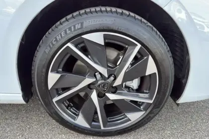 Photo 11 Peugeot 308  BlueHDi 130ch S&S EAT8