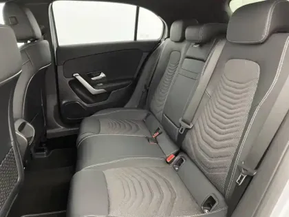 Photo 15 Mercedes Classe A  180 d 8G-DCT