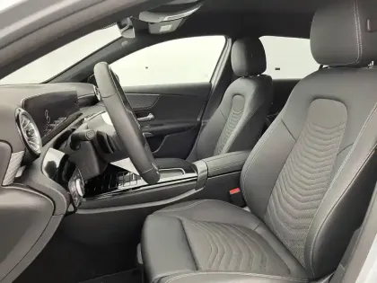 Photo 14 Mercedes Classe A  180 d 8G-DCT