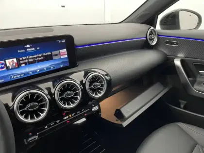 Photo 32 Mercedes Classe A  180 d 8G-DCT