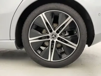 Photo 16 Mercedes Classe A  180 d 8G-DCT