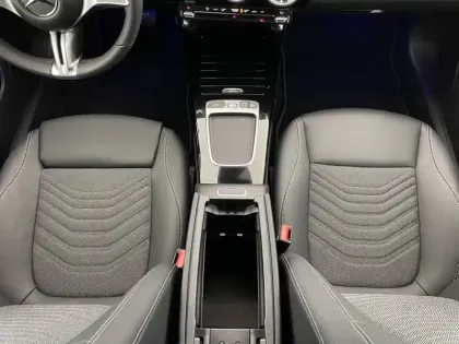 Photo 25 Mercedes Classe A  180 d 8G-DCT