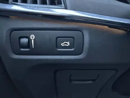 Photo 19 Volvo V90  Cross Country D4 AWD 190 ch Geartronic 8