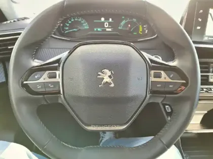 Photo 13 Peugeot 2008  Electrique 136 ch