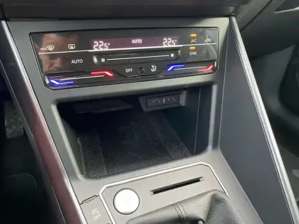 Photo 22 Volkswagen Taigo  1.0 TSI 110 DSG7