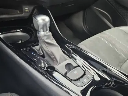 Photo 13 Toyota C-HR  HYBRIDE 2.0L 184