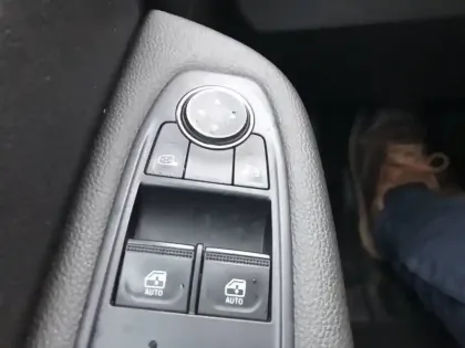 Photo 27 Renault Clio Gén. V (BJA) Ph1 Business 5