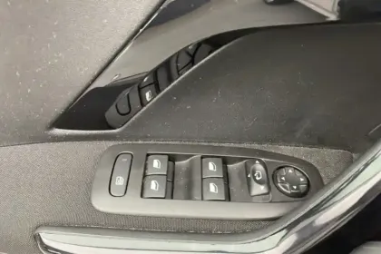 Photo 17 Peugeot 208  PureTech 82ch S&S BVM5