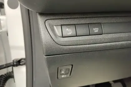 Photo 18 Peugeot 208  PureTech 82ch S&S BVM5