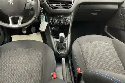 Photo 9 Peugeot 208  PureTech 82ch S&S BVM5