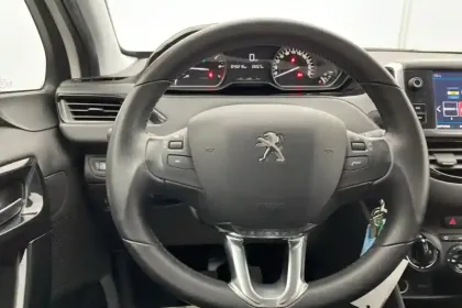 Photo 10 Peugeot 208  PureTech 82ch S&S BVM5