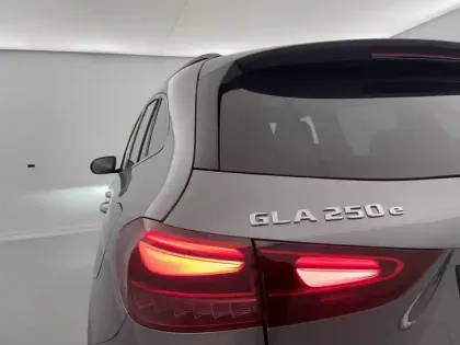 Photo 27 Mercedes GLA  250 e Hybrid EQ 8G-DCT