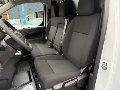 Photo 7 Peugeot Expert  FGN M DIESEL 150 CH AUTOMATIQUE