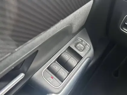 Photo 48 Mercedes GLA  200 7G-DCT