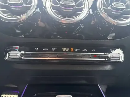 Photo 50 Mercedes GLA  200 7G-DCT