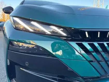 Photo 15 Peugeot 308  Hybrid 145 e-DCS6