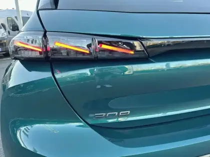 Photo 16 Peugeot 308  Hybrid 145 e-DCS6