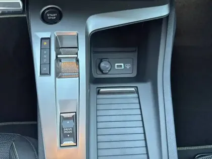 Photo 13 Peugeot 308  Hybrid 145 e-DCS6