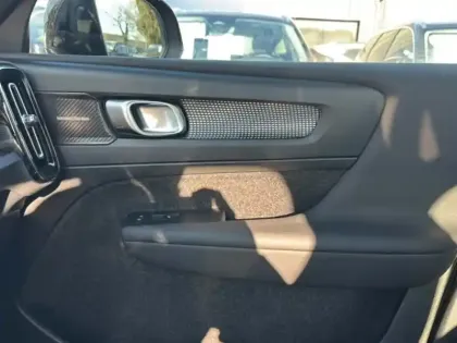 Photo 37 Volvo Xc40  B3 163 ch DCT7