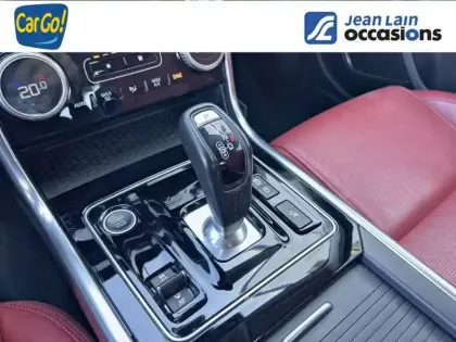 Photo 15 Jaguar Xe  D200 MHEV BVA