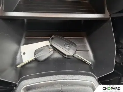 Photo 20 Peugeot 208  PureTech 100 S&S BVM6