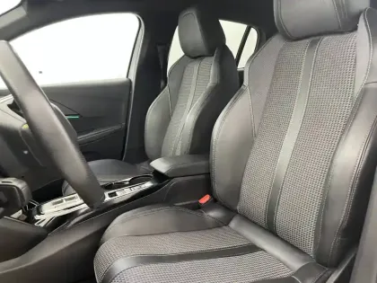 Photo 13 Peugeot 208  Electrique 50 kWh 136ch