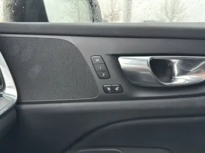 Photo 29 Volvo V60  B4 197 ch DCT7