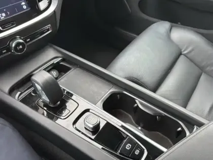 Photo 31 Volvo V60  B4 197 ch DCT7