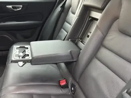 Photo 12 Volvo V60  B4 197 ch DCT7