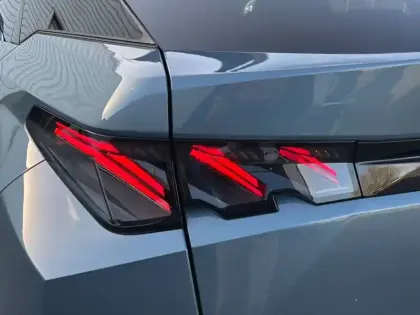 Photo 62 Peugeot 3008  Hybrid 145 e-DCS6