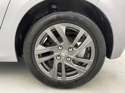 Photo 15 Peugeot 208  PureTech 75 S&S BVM5