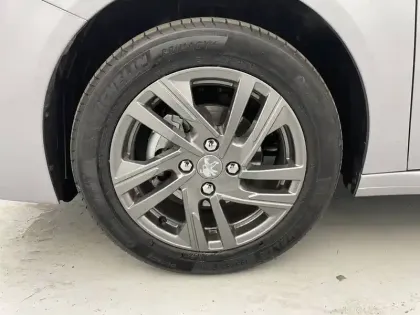 Photo 16 Peugeot 208  PureTech 75 S&S BVM5