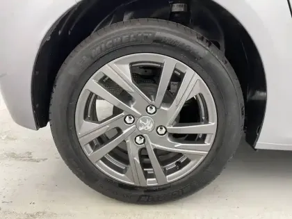 Photo 18 Peugeot 208  PureTech 75 S&S BVM5