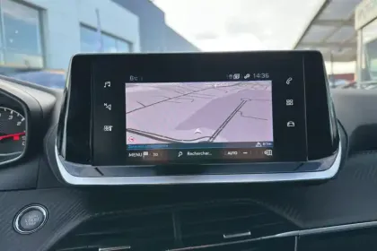 Photo 15 Peugeot 2008  PureTech 130 S&S EAT8