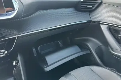 Photo 20 Peugeot 2008  PureTech 130 S&S EAT8